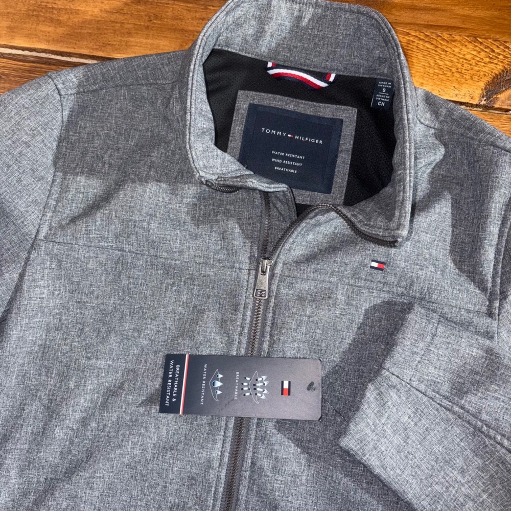 Tommy Hilfiger Softshell Jacket Mens Small Gray Water Wind Resistant Breathable